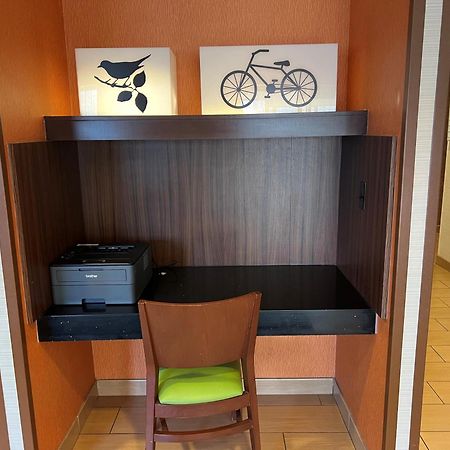 奥尔巴尼大学区费尔菲尔德客栈 外观 照片